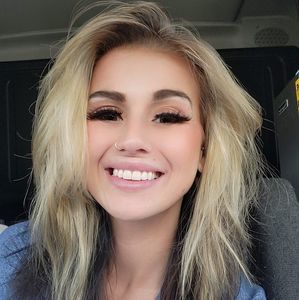 Meet your Posher, Caroline